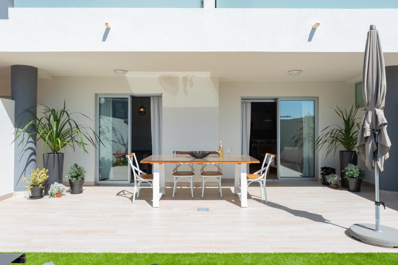 Explorer'S Beach Apartment กรานาดิลญา เด อาโบนา ภายนอก รูปภาพ